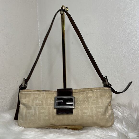 💯Authentic FENDI Zucca Canvas Shoulder Bag Beige🍀 - Picture 3 of 12